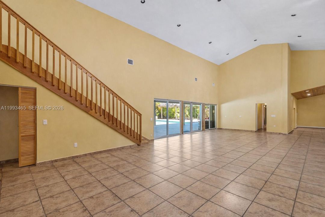 En Venta: $2,250,000 (6 camas, 4 baños, 5151 Pies cuadrados)
