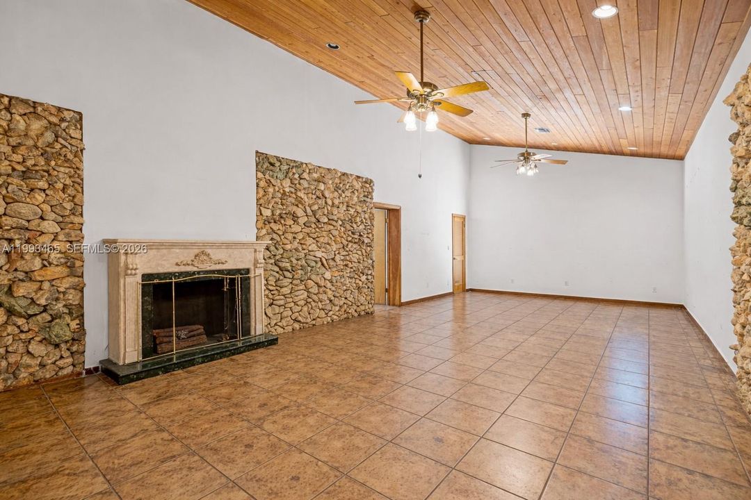 En Venta: $2,250,000 (6 camas, 4 baños, 5151 Pies cuadrados)
