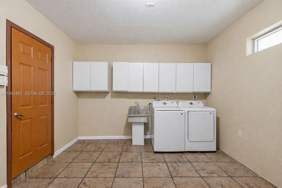 En Venta: $2,250,000 (6 camas, 4 baños, 5151 Pies cuadrados)