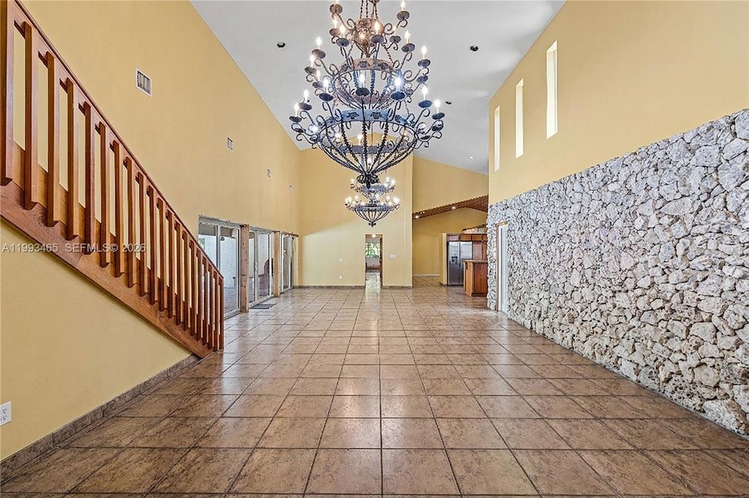 En Venta: $2,250,000 (6 camas, 4 baños, 5151 Pies cuadrados)