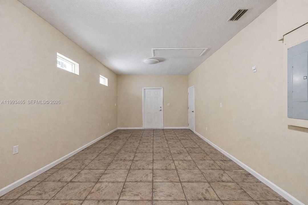 En Venta: $2,250,000 (6 camas, 4 baños, 5151 Pies cuadrados)