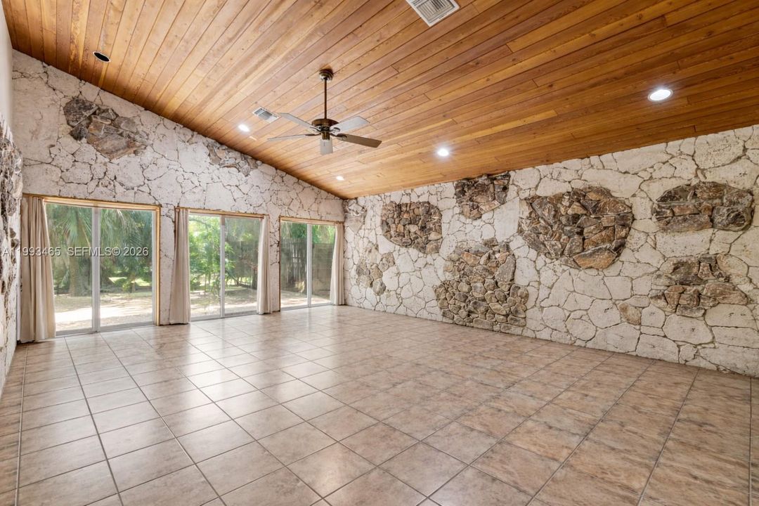 En Venta: $2,250,000 (6 camas, 4 baños, 5151 Pies cuadrados)
