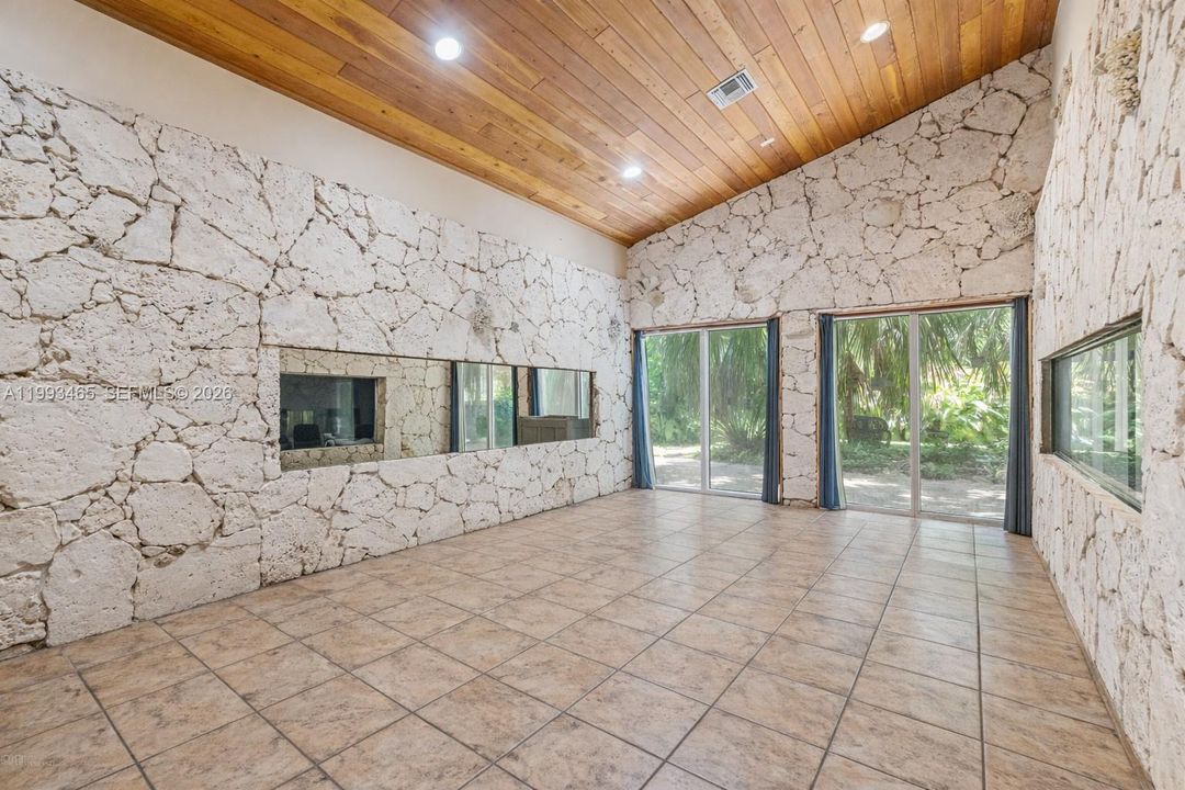 En Venta: $2,250,000 (6 camas, 4 baños, 5151 Pies cuadrados)