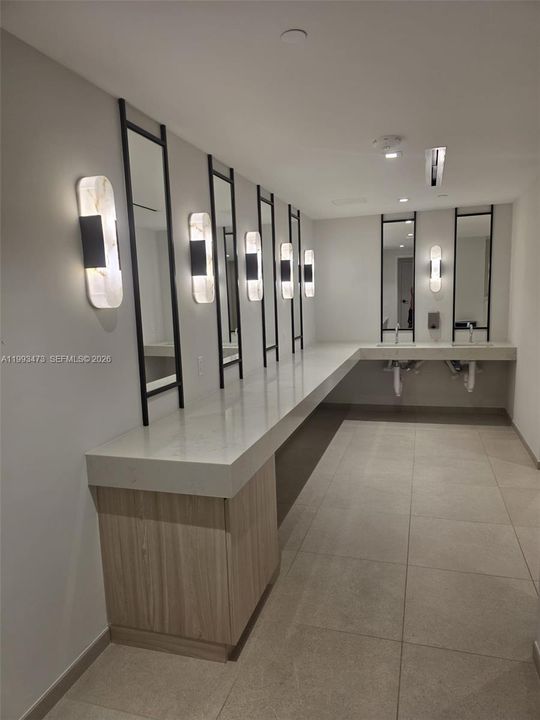 待售: $629,000 (1 贝兹, 1 浴室, 0 平方英尺)