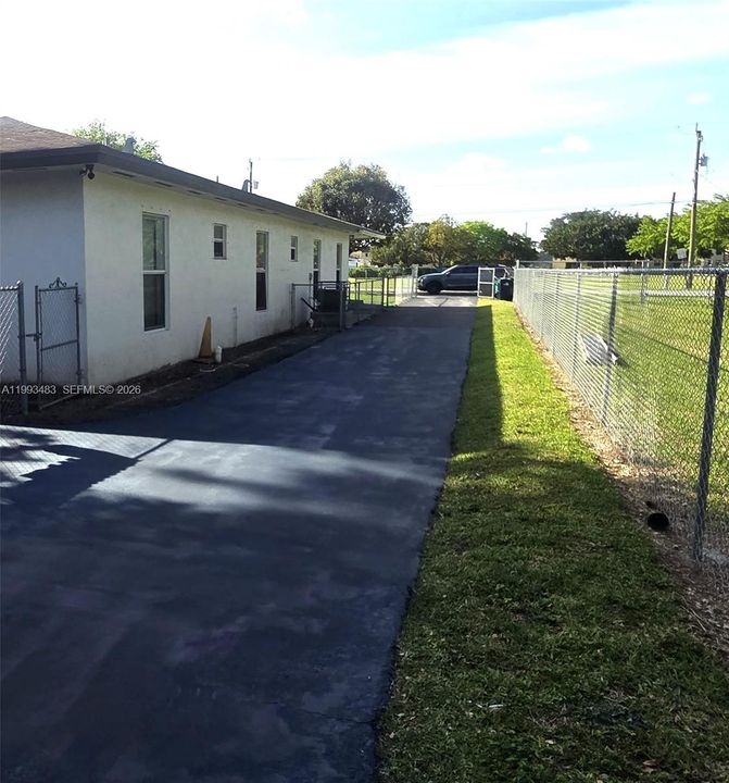 For Rent: $2,900 (3 beds, 2 baths, 1400 Square Feet)