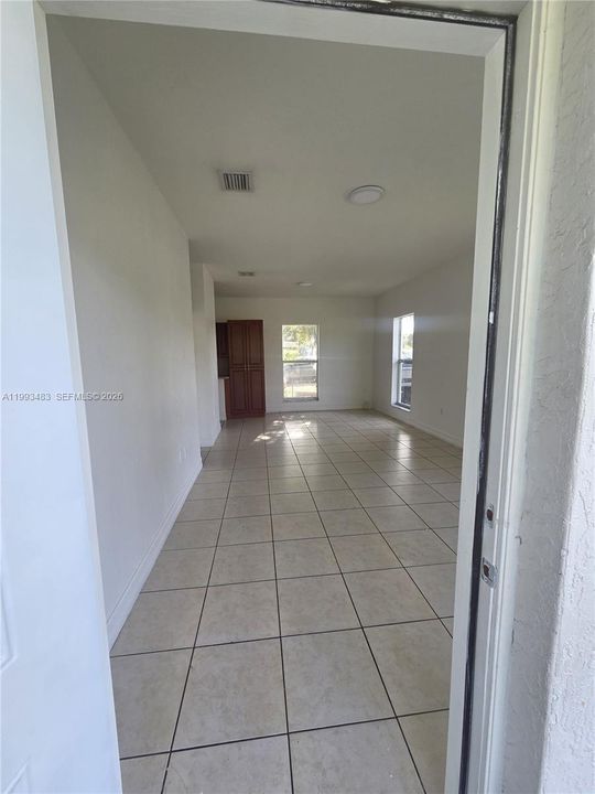 For Rent: $2,900 (3 beds, 2 baths, 1400 Square Feet)