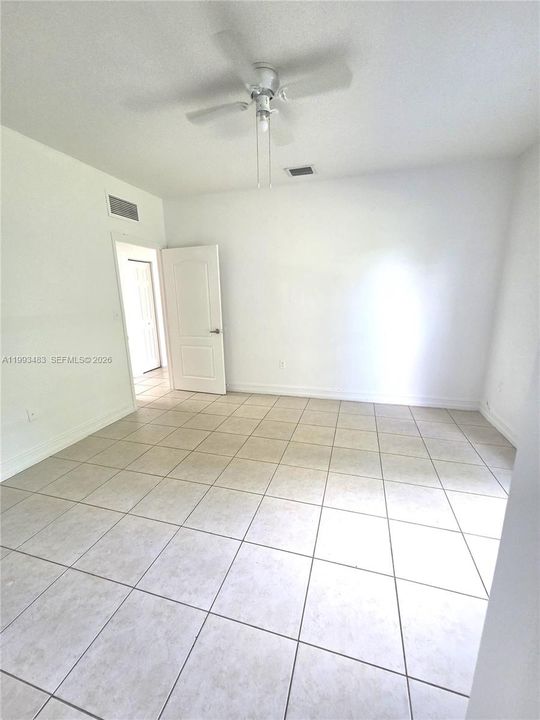 For Rent: $2,900 (3 beds, 2 baths, 1400 Square Feet)