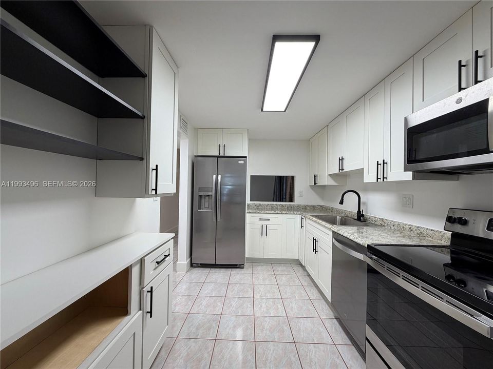 For Sale: $265,000 (2 beds, 2 baths, 1130 Square Feet)