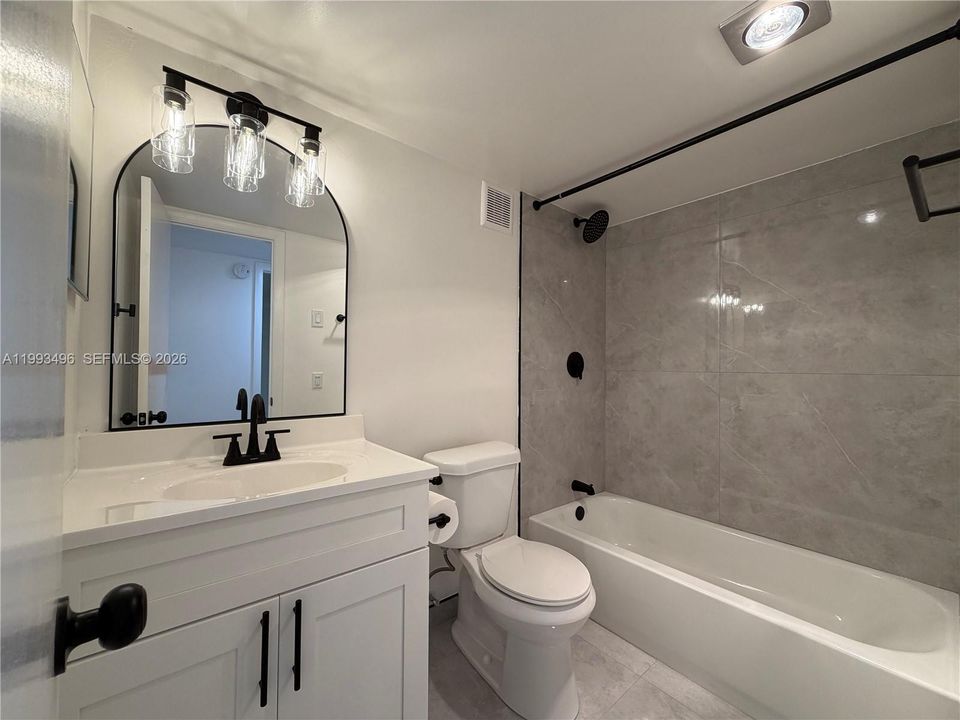 For Sale: $265,000 (2 beds, 2 baths, 1130 Square Feet)