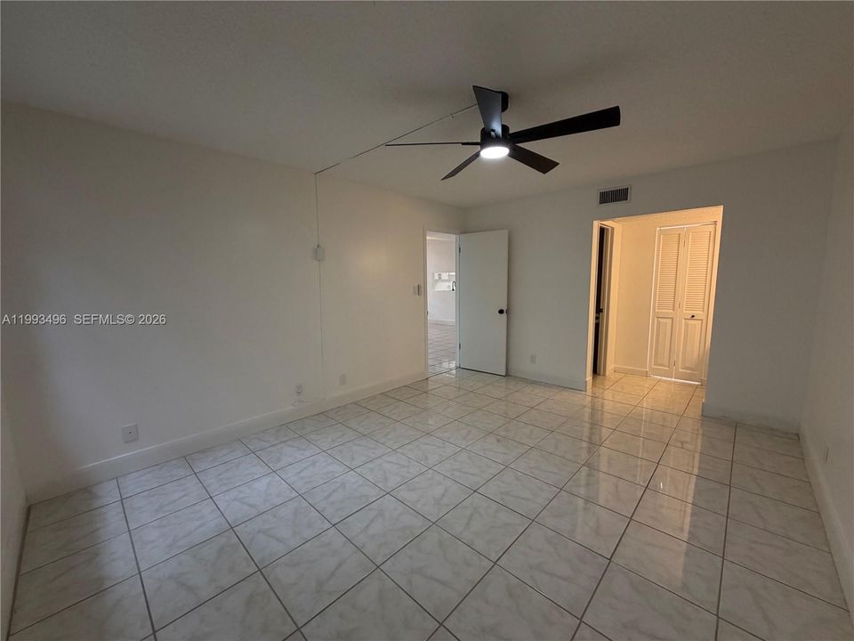For Sale: $265,000 (2 beds, 2 baths, 1130 Square Feet)