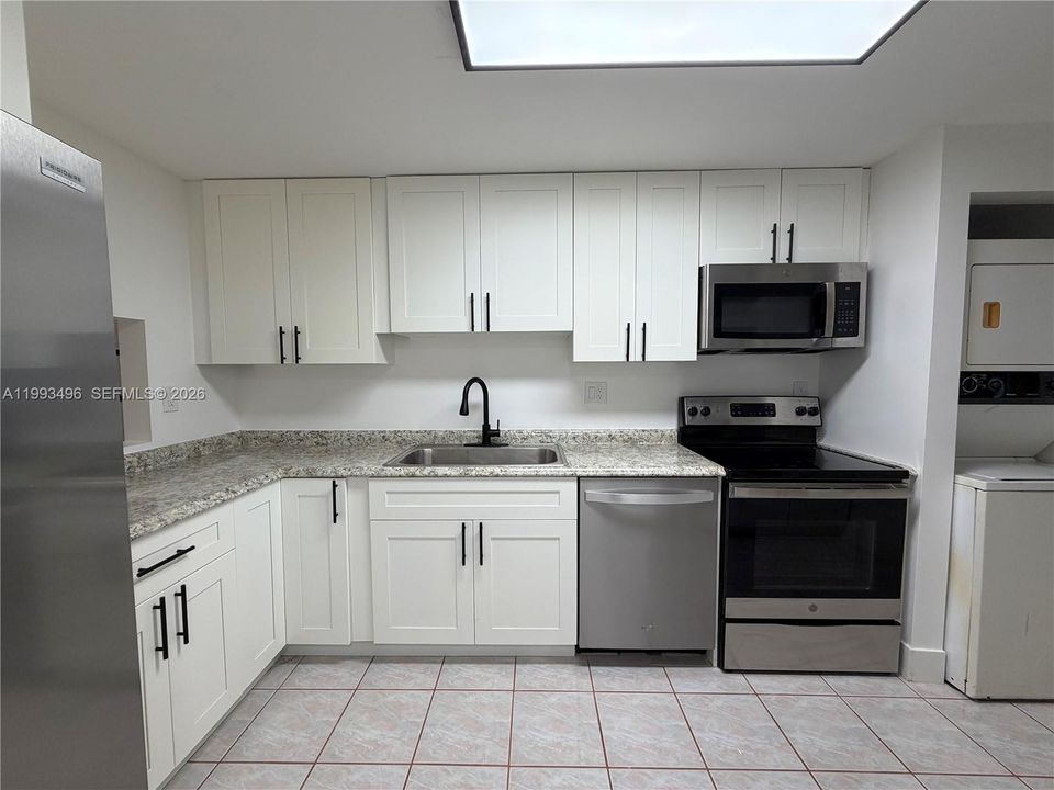 For Sale: $265,000 (2 beds, 2 baths, 1130 Square Feet)