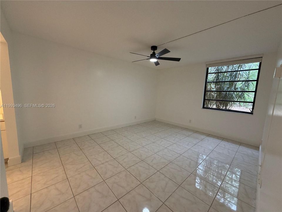 For Sale: $265,000 (2 beds, 2 baths, 1130 Square Feet)