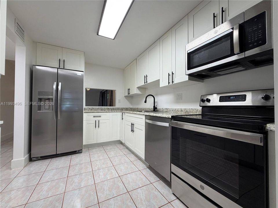 For Sale: $265,000 (2 beds, 2 baths, 1130 Square Feet)