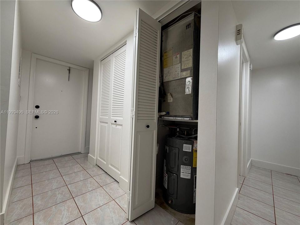 For Sale: $265,000 (2 beds, 2 baths, 1130 Square Feet)