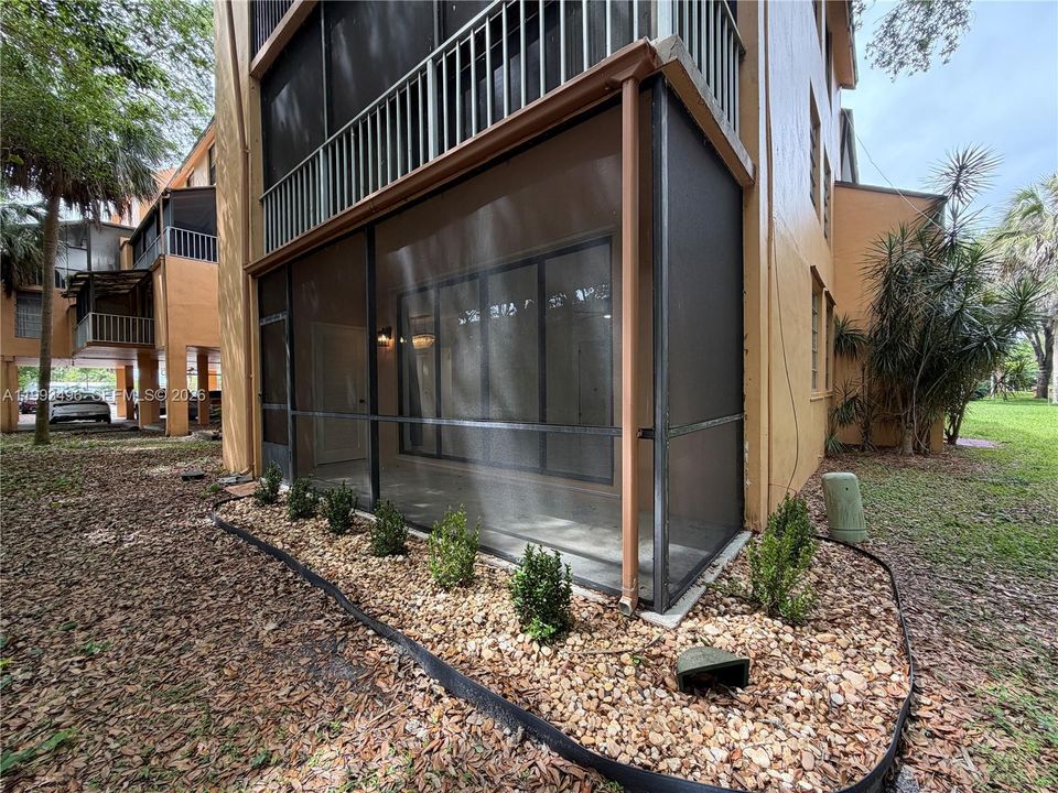 For Sale: $265,000 (2 beds, 2 baths, 1130 Square Feet)