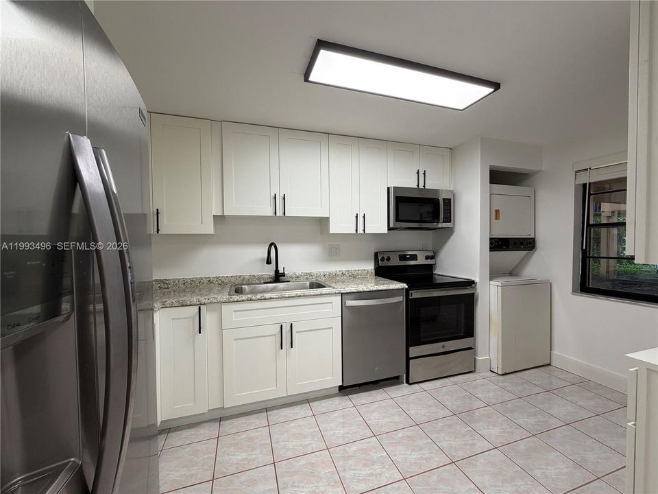 For Sale: $265,000 (2 beds, 2 baths, 1130 Square Feet)