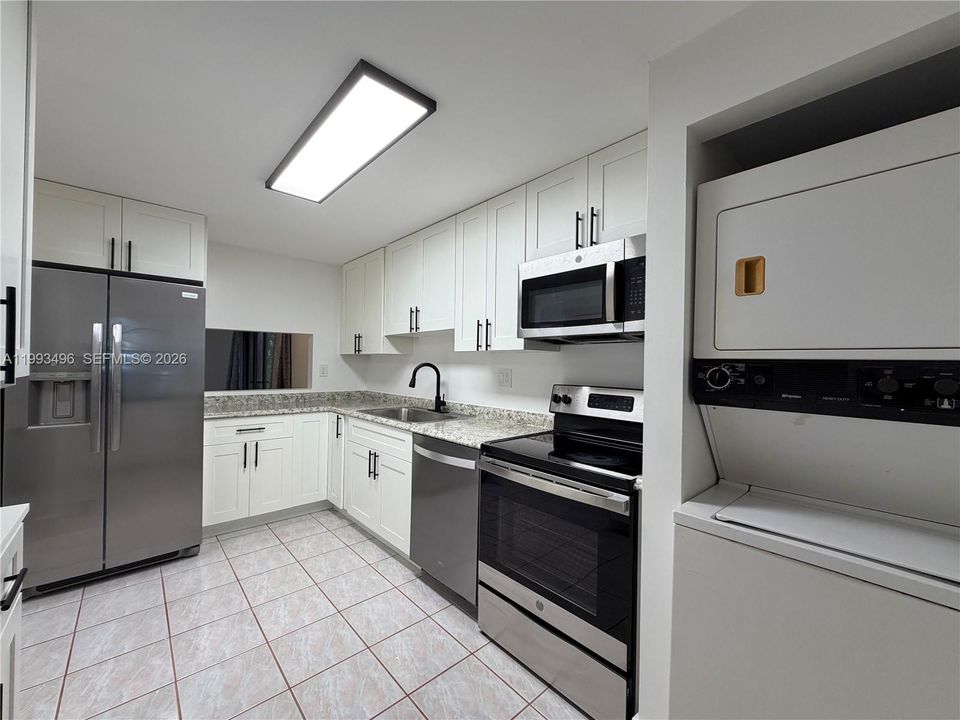 For Sale: $265,000 (2 beds, 2 baths, 1130 Square Feet)
