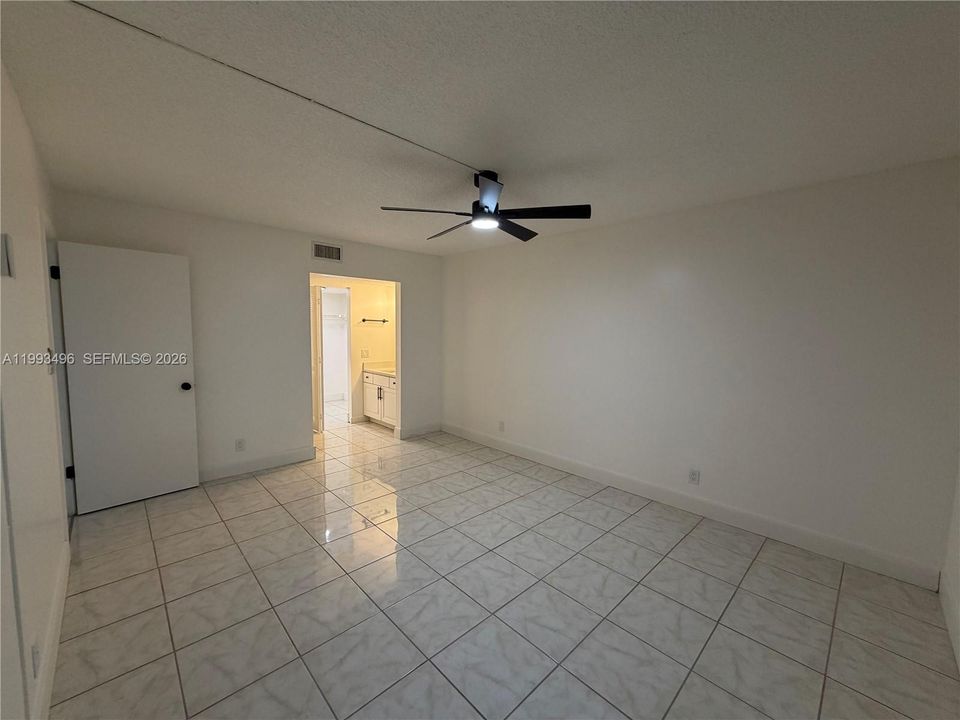 For Sale: $265,000 (2 beds, 2 baths, 1130 Square Feet)
