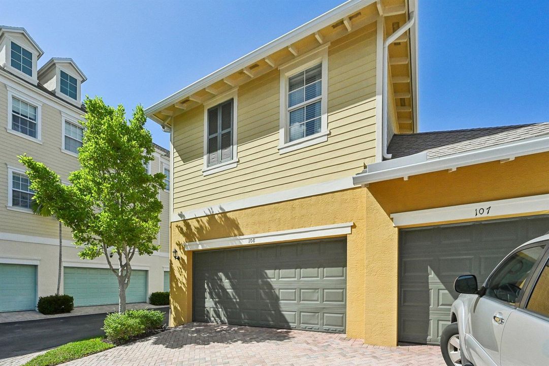2 car garage in rear