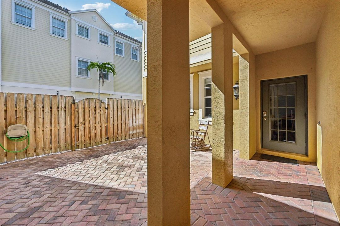 courtyard sitting area