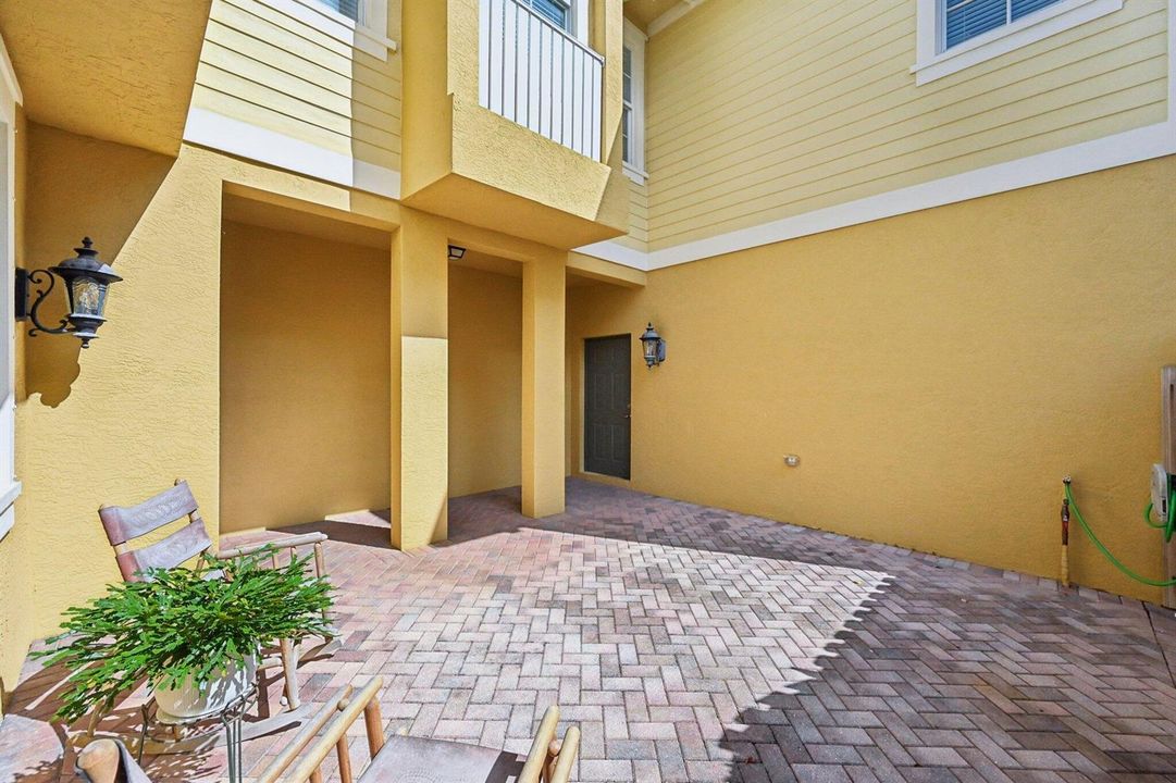 courtyard sitting area