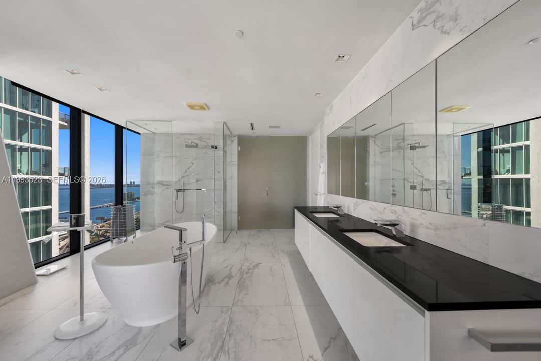 En Venta: $6,800,000 (4 camas, 5 baños, 4600 Pies cuadrados)