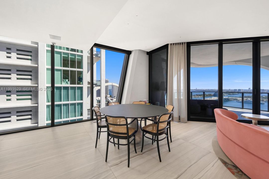 En Venta: $6,800,000 (4 camas, 5 baños, 4600 Pies cuadrados)