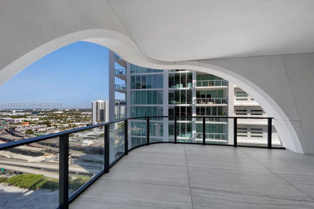 En Venta: $6,800,000 (4 camas, 5 baños, 4600 Pies cuadrados)