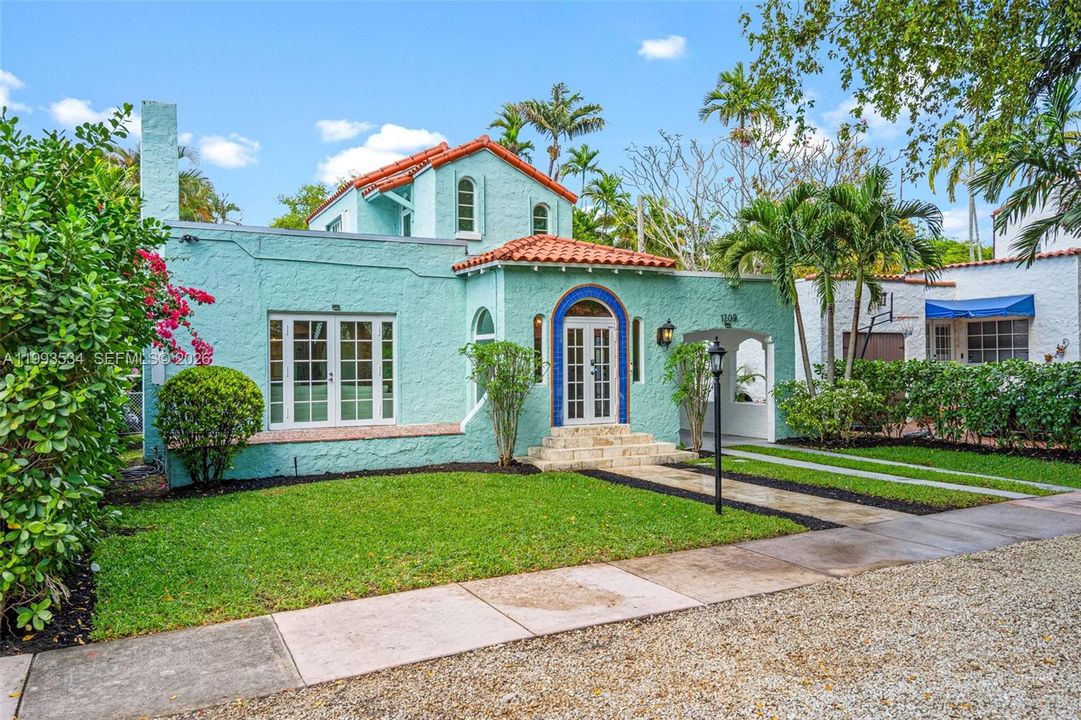 For Sale: $1,679,000 (3 beds, 2 baths, 2009 Square Feet)