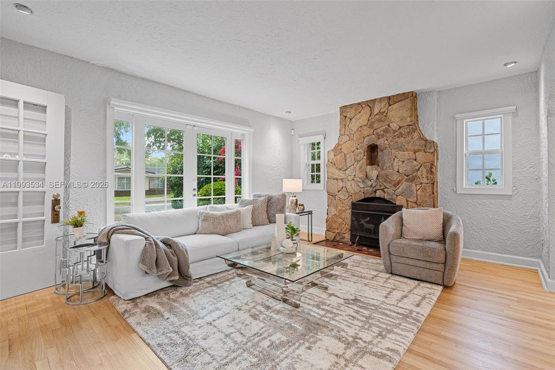 For Sale: $1,679,000 (3 beds, 2 baths, 2009 Square Feet)