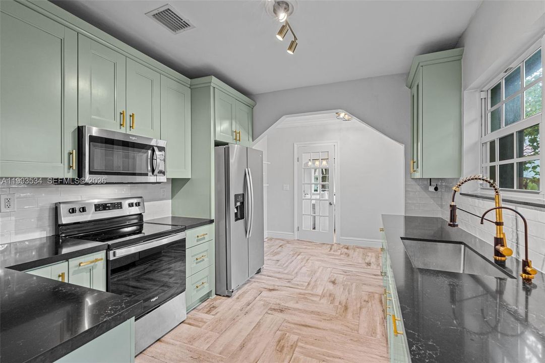 For Sale: $1,679,000 (3 beds, 2 baths, 2009 Square Feet)