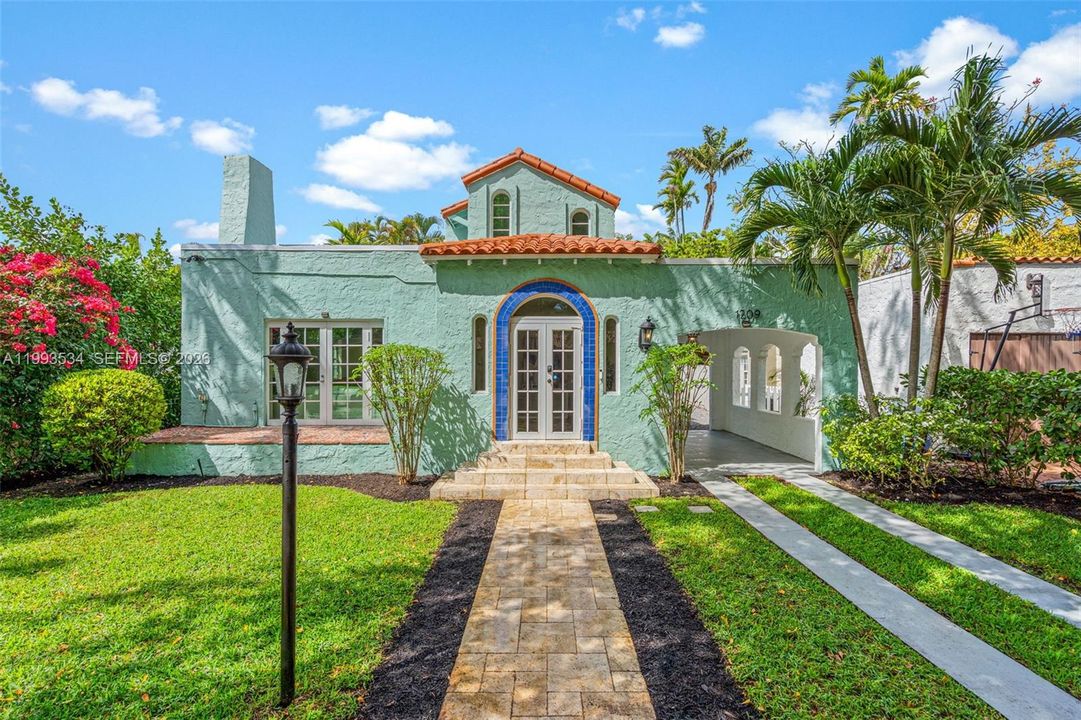 For Sale: $1,679,000 (3 beds, 2 baths, 2009 Square Feet)