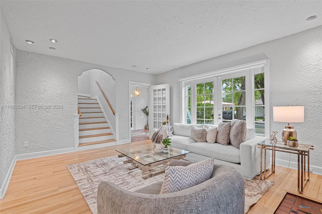 For Sale: $1,679,000 (3 beds, 2 baths, 2009 Square Feet)