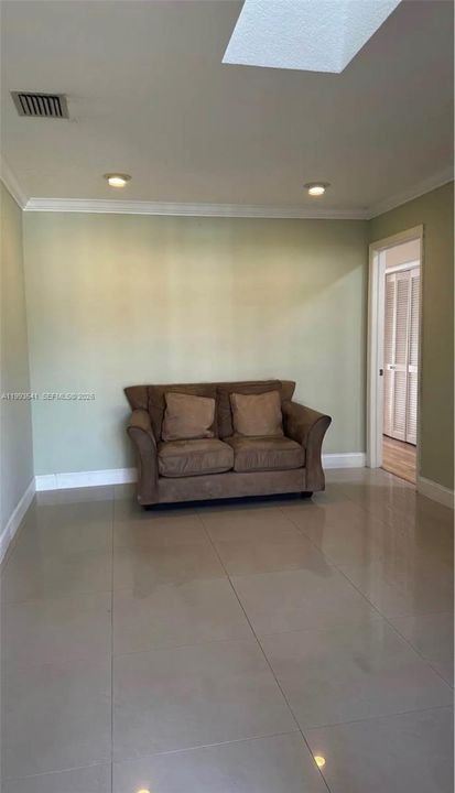 В аренду: $1,850 (1 спален, 1 ванн, 1765 Квадратных фут)