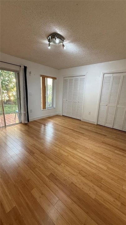 В аренду: $1,850 (1 спален, 1 ванн, 1765 Квадратных фут)