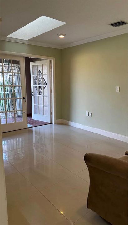 В аренду: $1,850 (1 спален, 1 ванн, 1765 Квадратных фут)