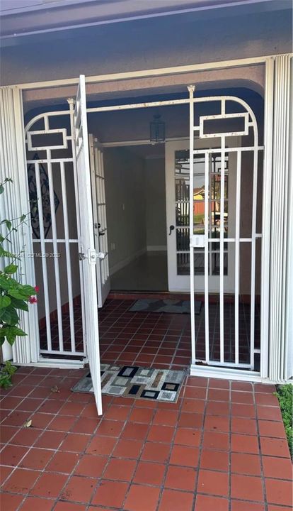 В аренду: $1,850 (1 спален, 1 ванн, 1765 Квадратных фут)