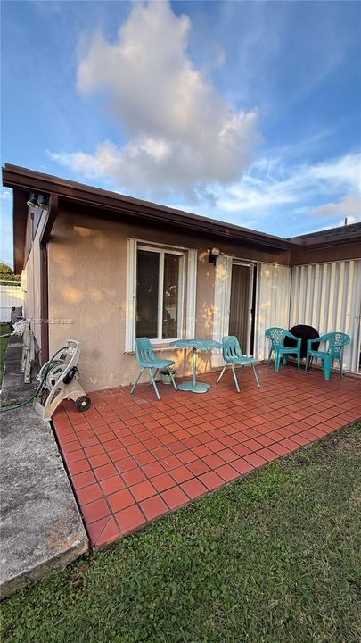 В аренду: $1,850 (1 спален, 1 ванн, 1765 Квадратных фут)