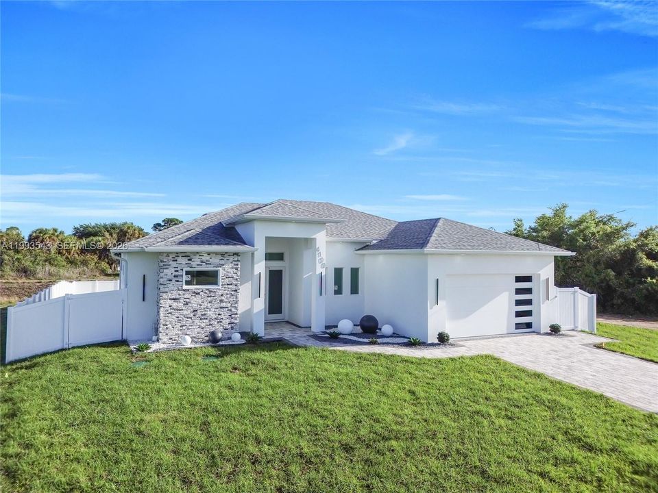 Vendido Recientemente: $459,900 (3 camas, 2 baños, 0 Pies cuadrados)