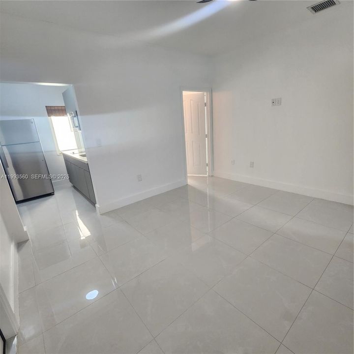 В аренду: $1,700 (1 спален, 1 ванн, 1668 Квадратных фут)