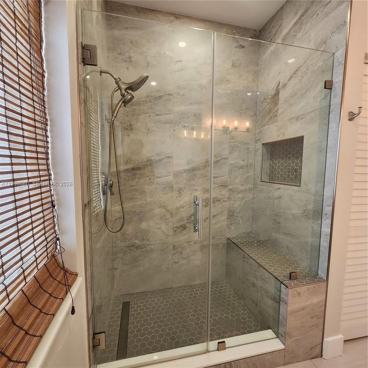 В аренду: $1,700 (1 спален, 1 ванн, 1668 Квадратных фут)