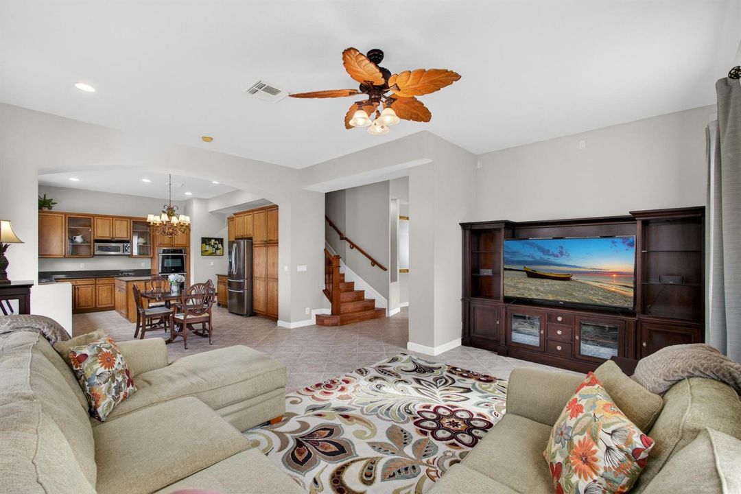 Family Rm to Kitchen