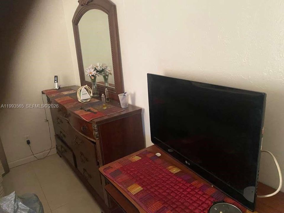 For Sale: $499,000 (3 beds, 1 baths, 1010 Square Feet)