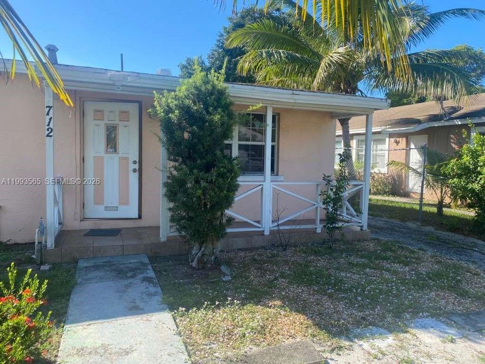 For Sale: $499,000 (3 beds, 1 baths, 1010 Square Feet)