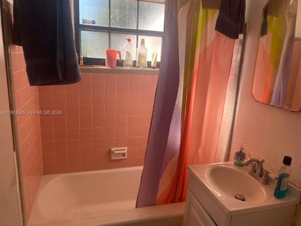For Sale: $499,000 (3 beds, 1 baths, 1010 Square Feet)