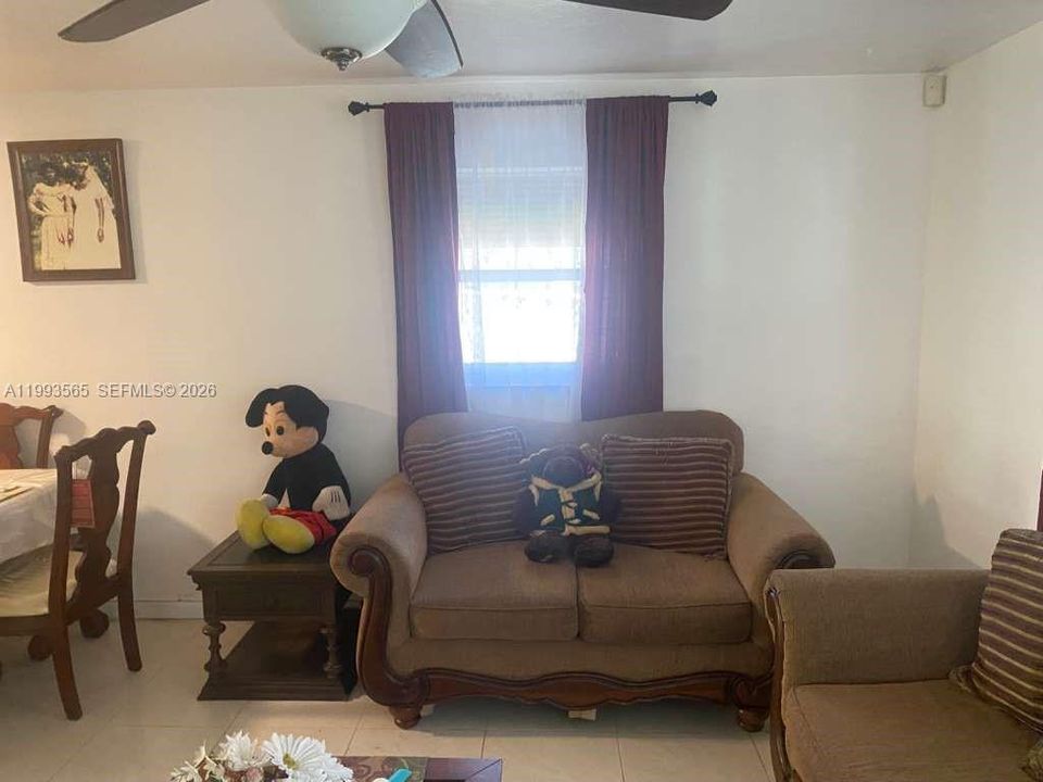 For Sale: $499,000 (3 beds, 1 baths, 1010 Square Feet)