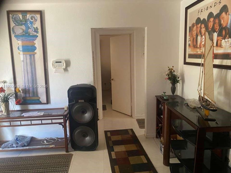 For Sale: $499,000 (3 beds, 1 baths, 1010 Square Feet)