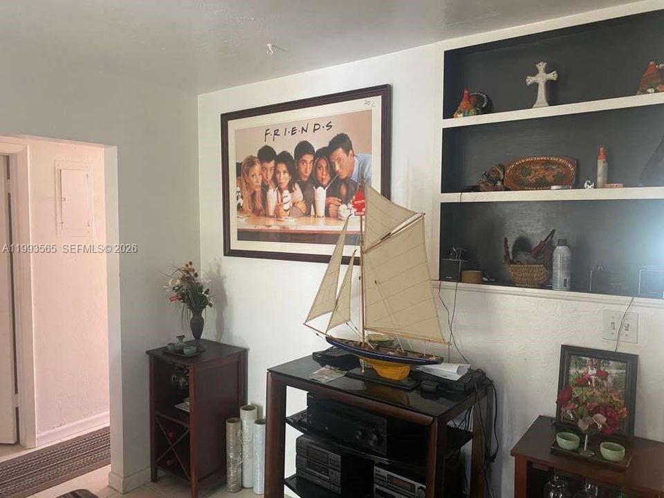 For Sale: $499,000 (3 beds, 1 baths, 1010 Square Feet)