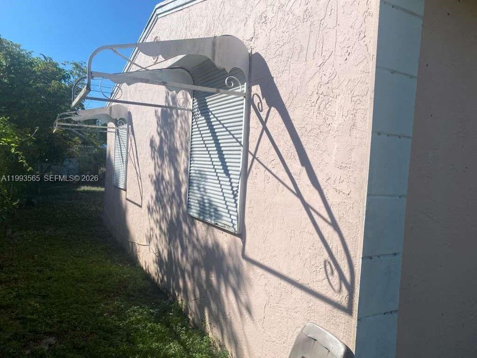 For Sale: $499,000 (3 beds, 1 baths, 1010 Square Feet)