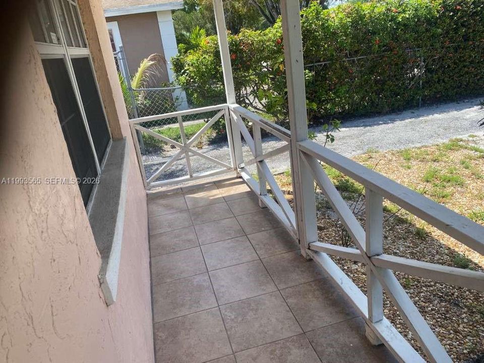 For Sale: $499,000 (3 beds, 1 baths, 1010 Square Feet)